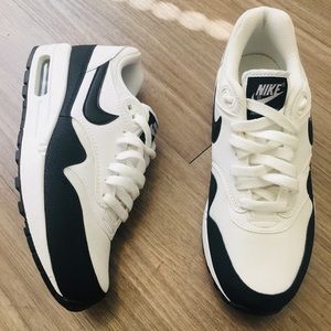 Women’s Air Max 1 Essential